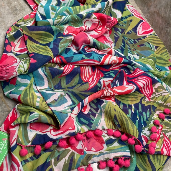 Pappagallo Scarf  33" x 18" - Picture 1 of 1